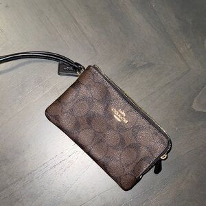 COACH authentic wristlet - EUC